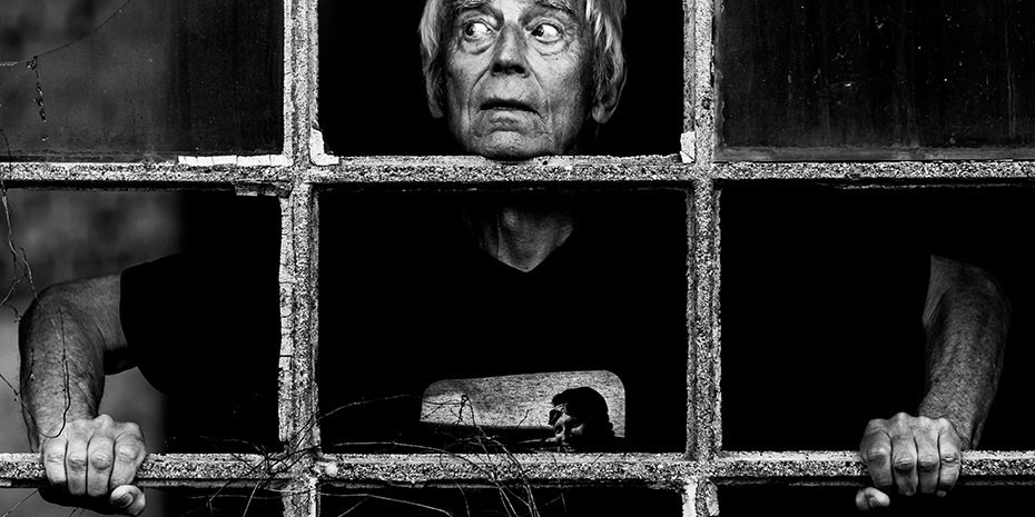 Ogled razstave "Oče" fotografa Aleša Kravosa